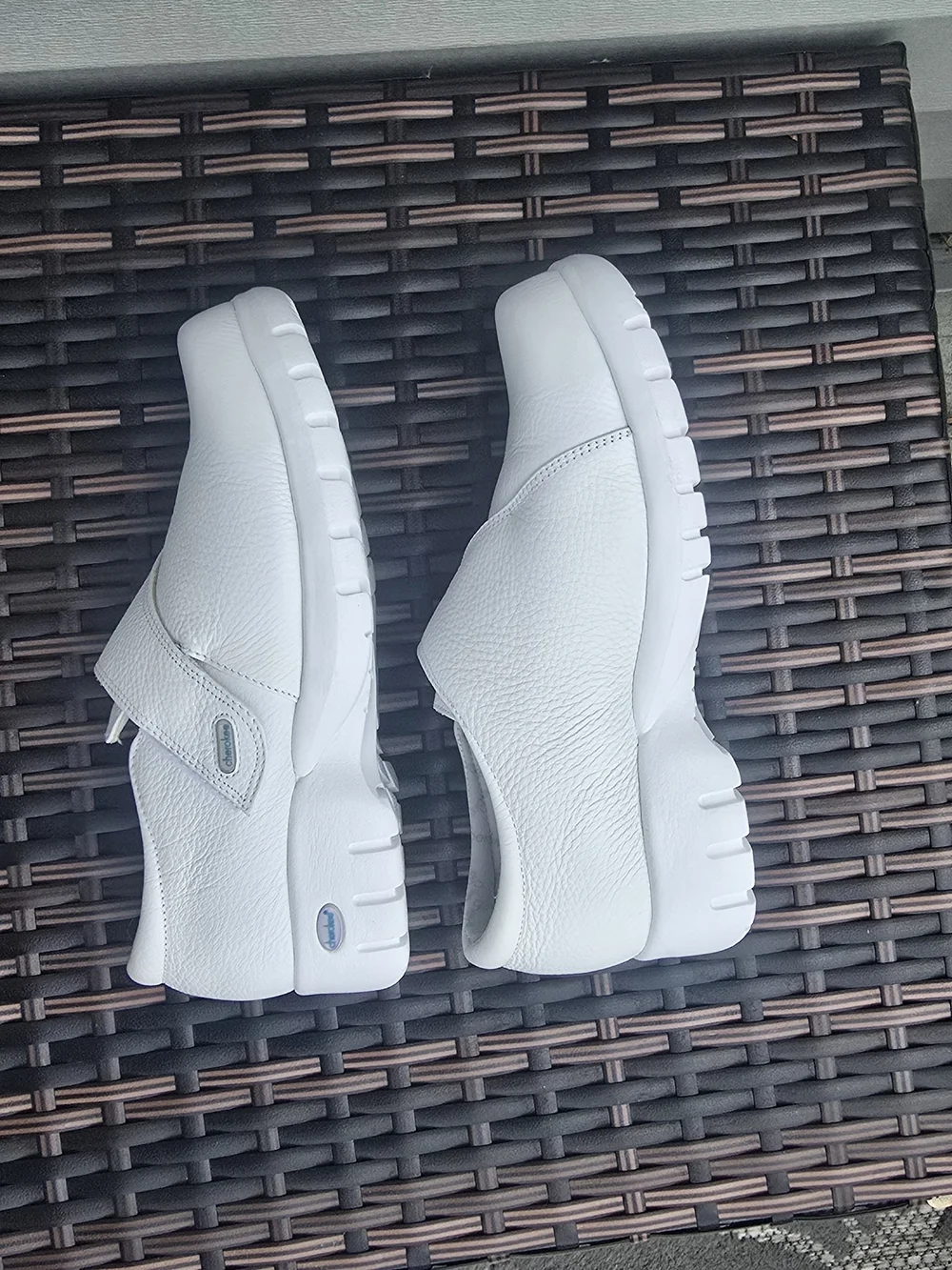 Cherokee White Slip Resistant Nursing Clogs Healthcare Work Shoes NWOT